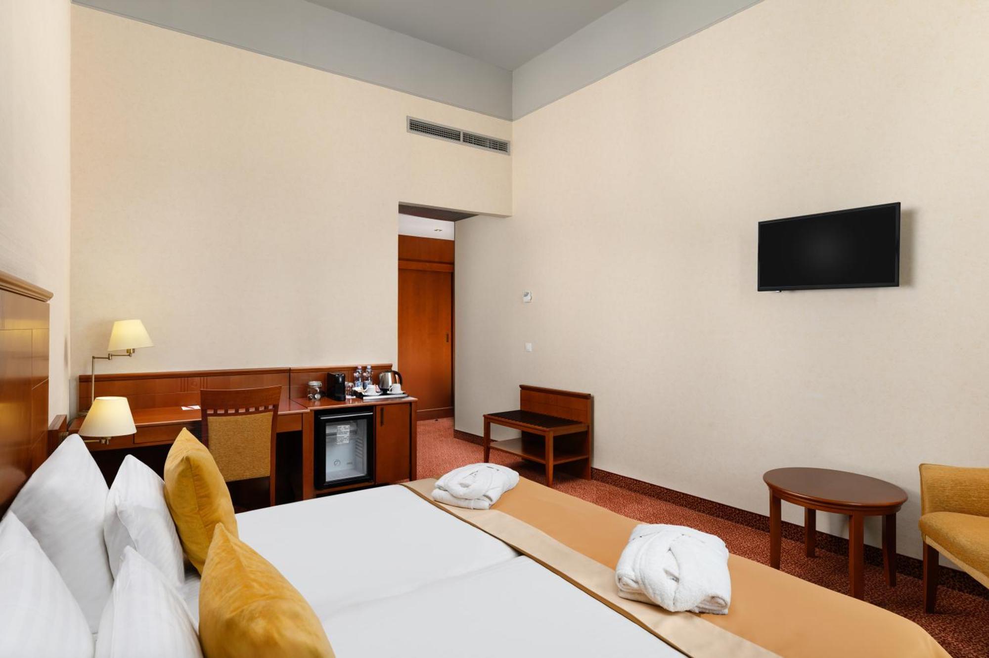 Mercure Szekesfehervar Magyar Kiraly Extérieur photo