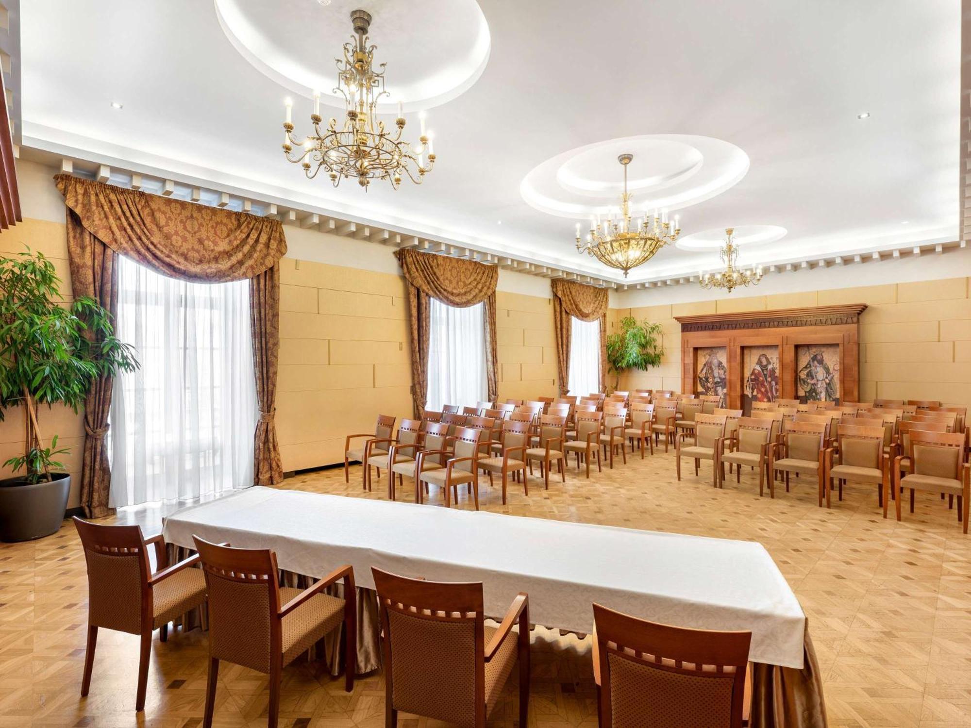 Mercure Szekesfehervar Magyar Kiraly Extérieur photo